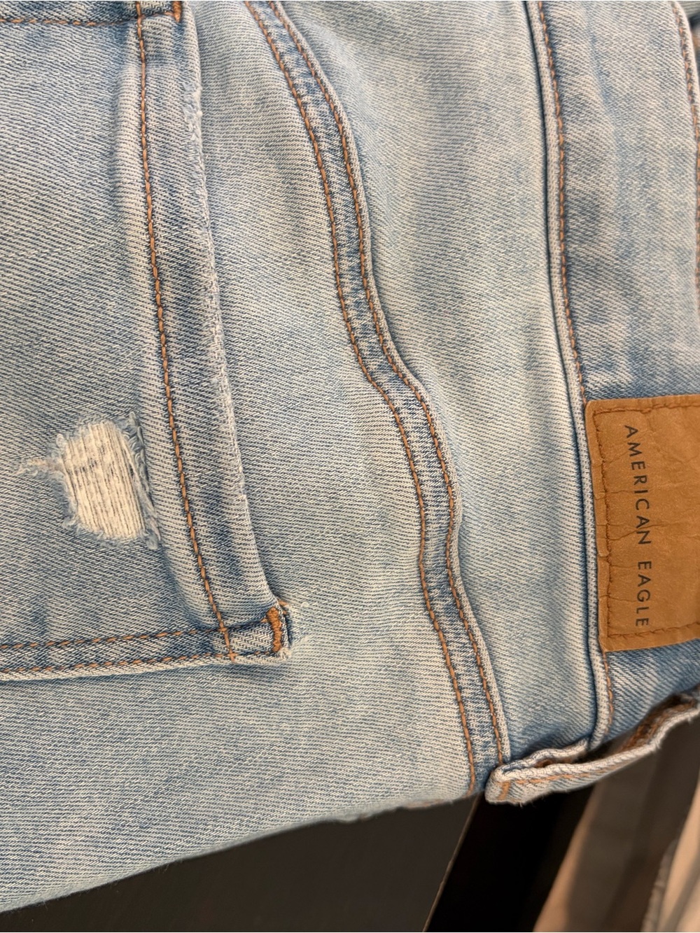 American Eagle Outfitters Light Blue Slim Women’s Jeans with Distressed Detail